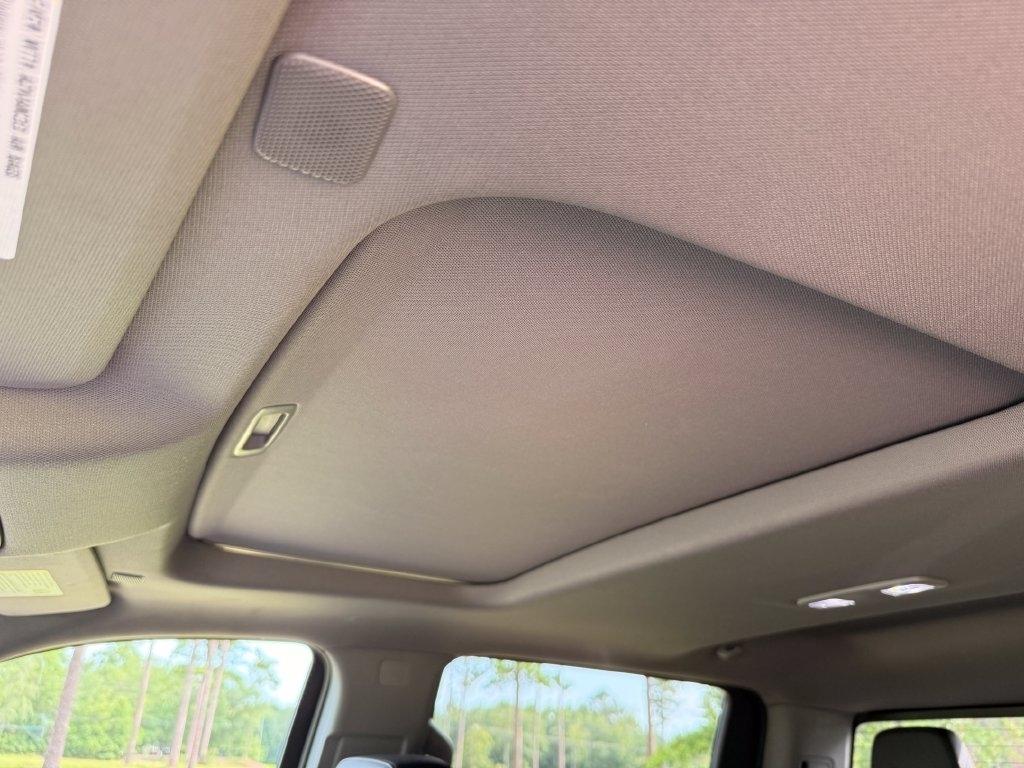 GMC Sierra 1500 4WD Crew Cab 147" SLT 2022
