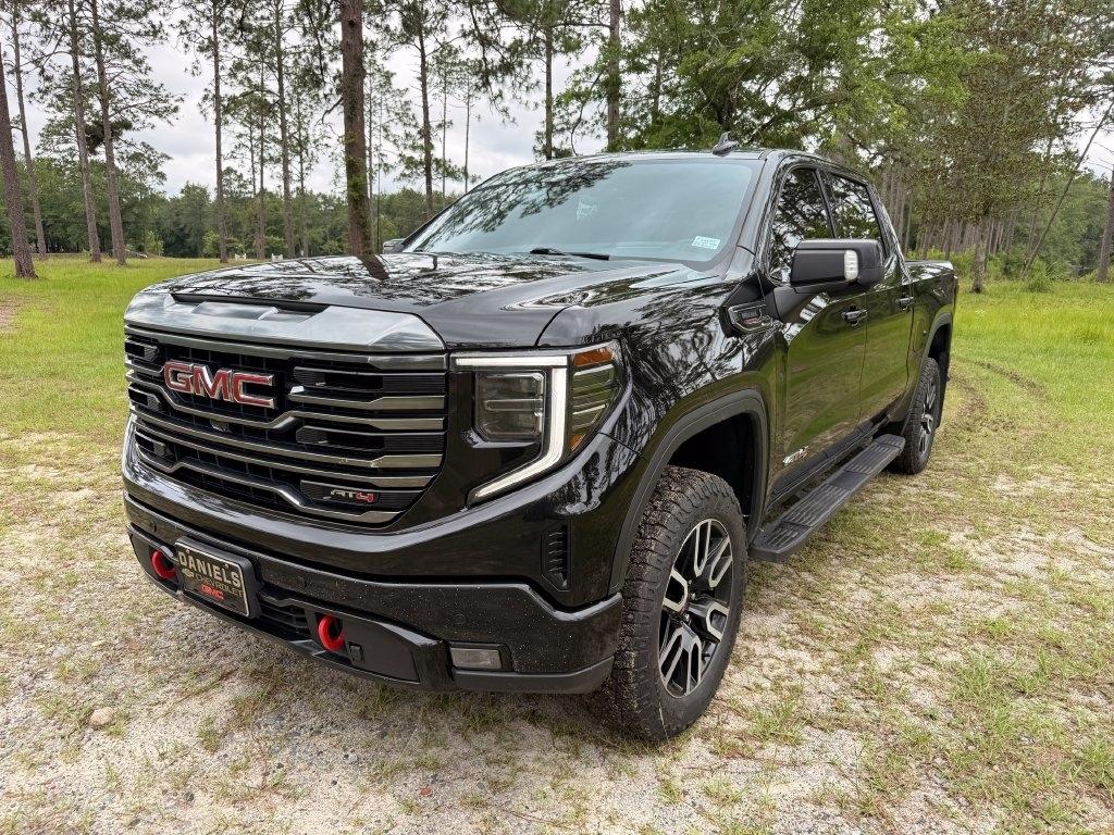 GMC Sierra 1500 4WD Crew Cab 147" AT4 2023