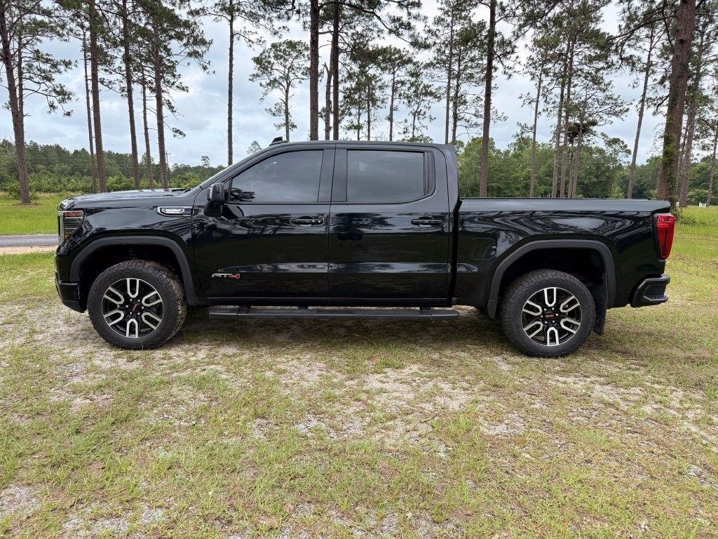 GMC Sierra 1500 4WD Crew Cab 147" AT4 2023