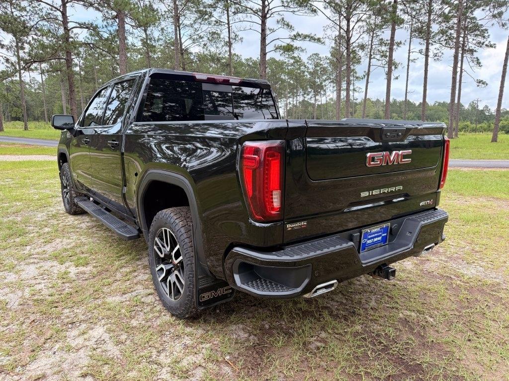 GMC Sierra 1500 4WD Crew Cab 147" AT4 2023