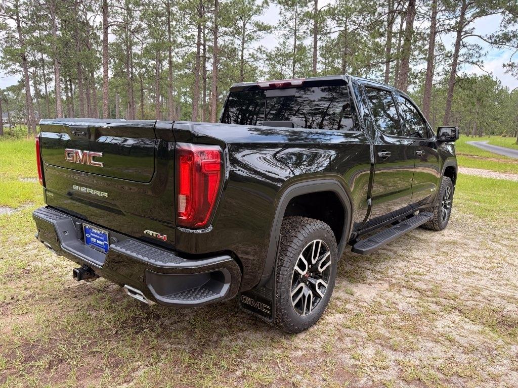 GMC Sierra 1500 4WD Crew Cab 147" AT4 2023