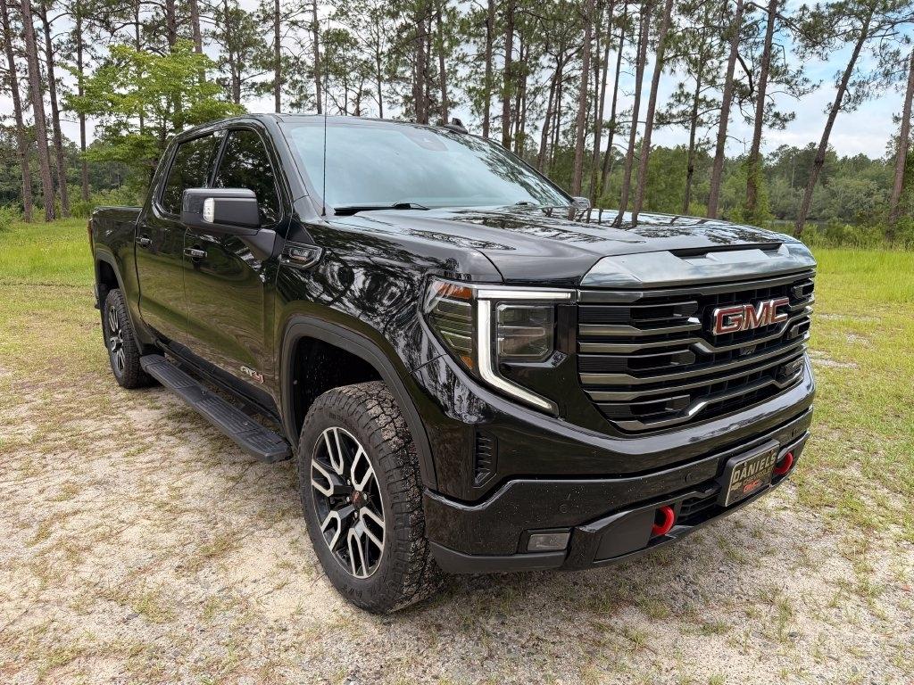 GMC Sierra 1500 4WD Crew Cab 147" AT4 2023