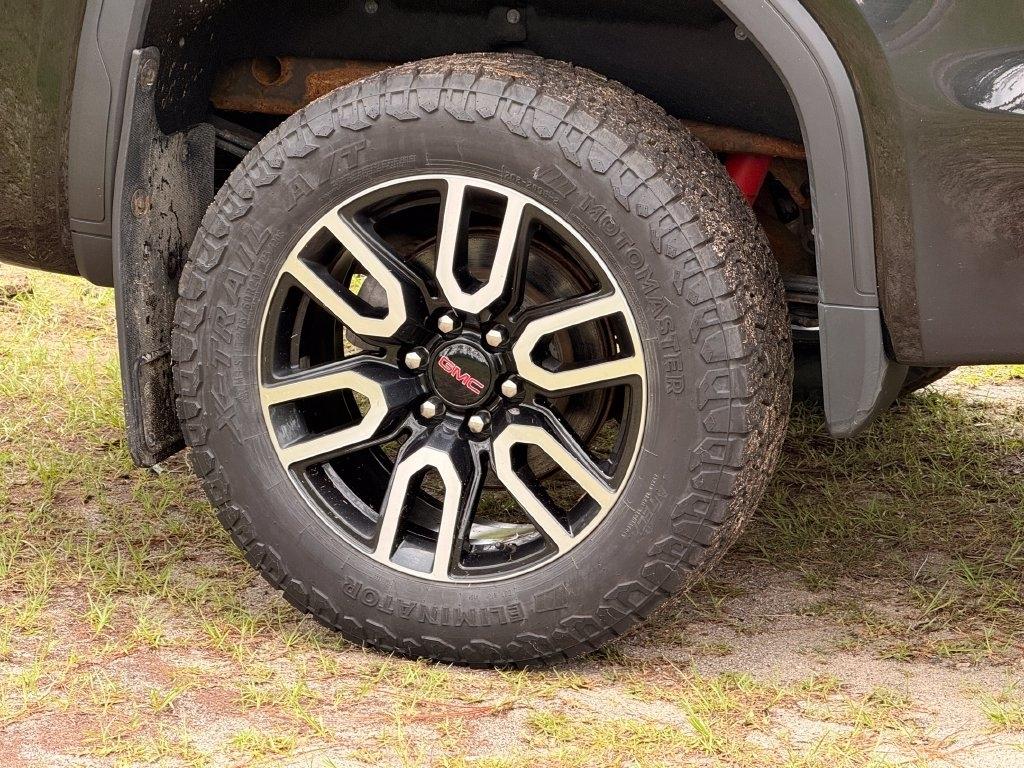 GMC Sierra 1500 4WD Crew Cab 147" AT4 2023
