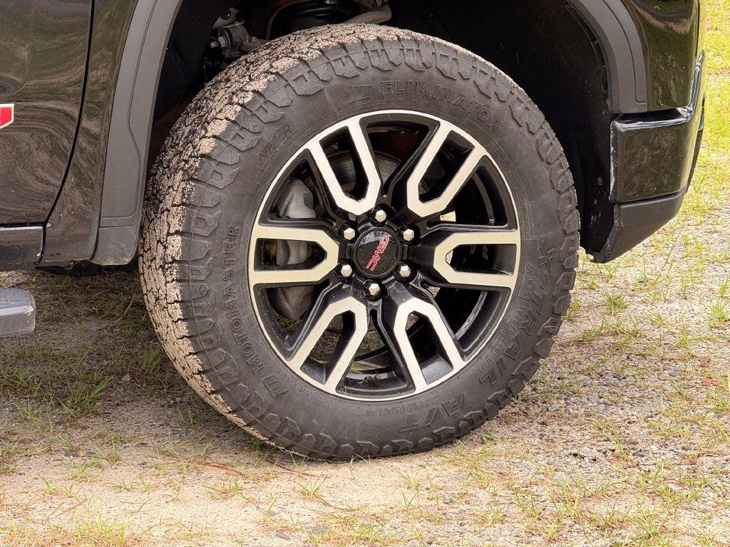 GMC Sierra 1500 4WD Crew Cab 147" AT4 2023