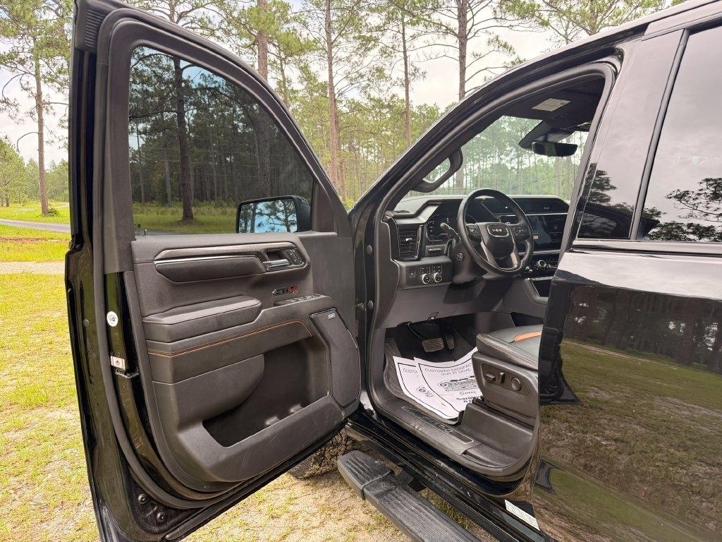 GMC Sierra 1500 4WD Crew Cab 147" AT4 2023