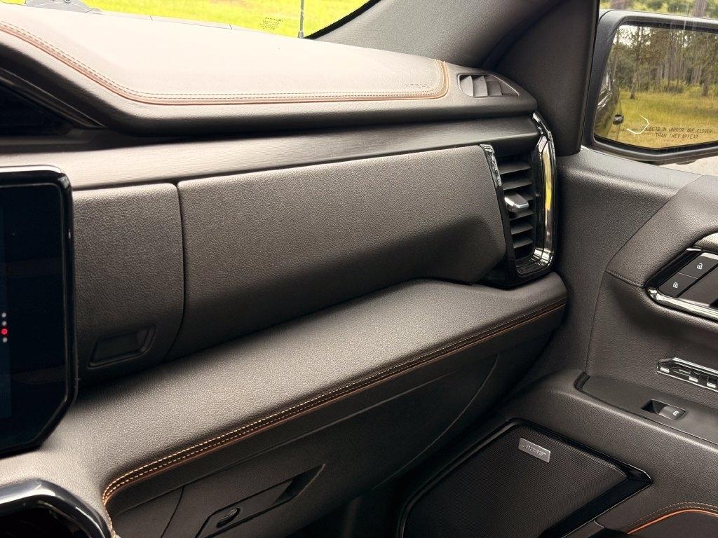 GMC Sierra 1500 4WD Crew Cab 147" AT4 2023