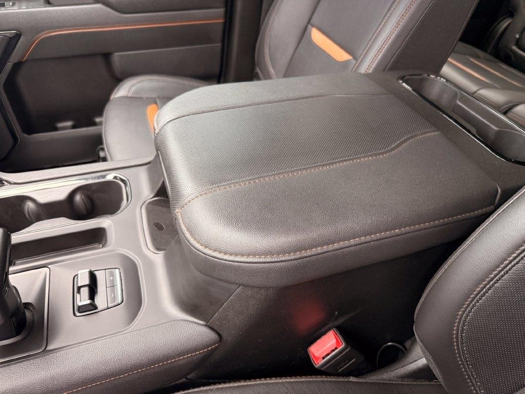 GMC Sierra 1500 4WD Crew Cab 147" AT4 2023
