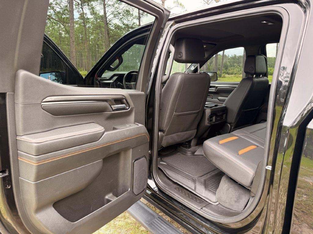 GMC Sierra 1500 4WD Crew Cab 147" AT4 2023