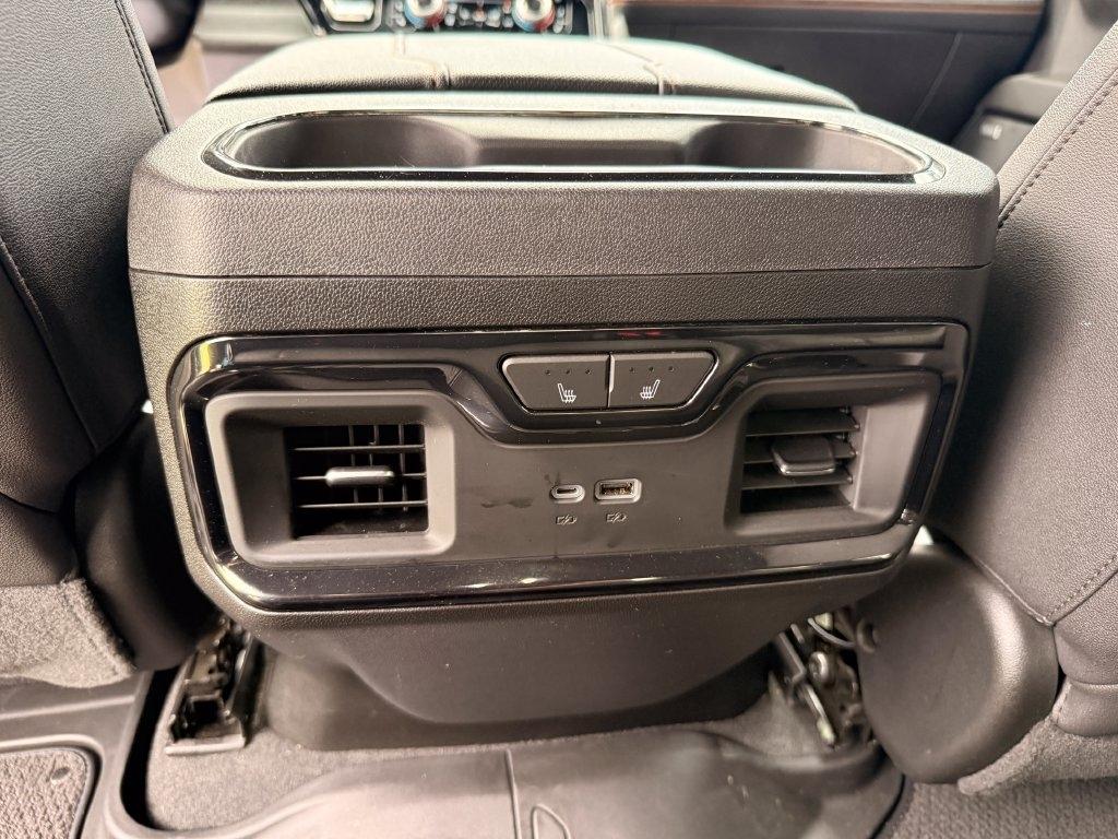 GMC Sierra 1500 4WD Crew Cab 147" AT4 2023