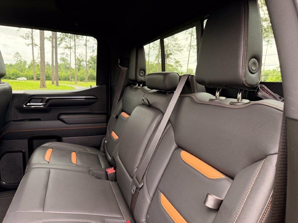 GMC Sierra 1500 4WD Crew Cab 147" AT4 2023