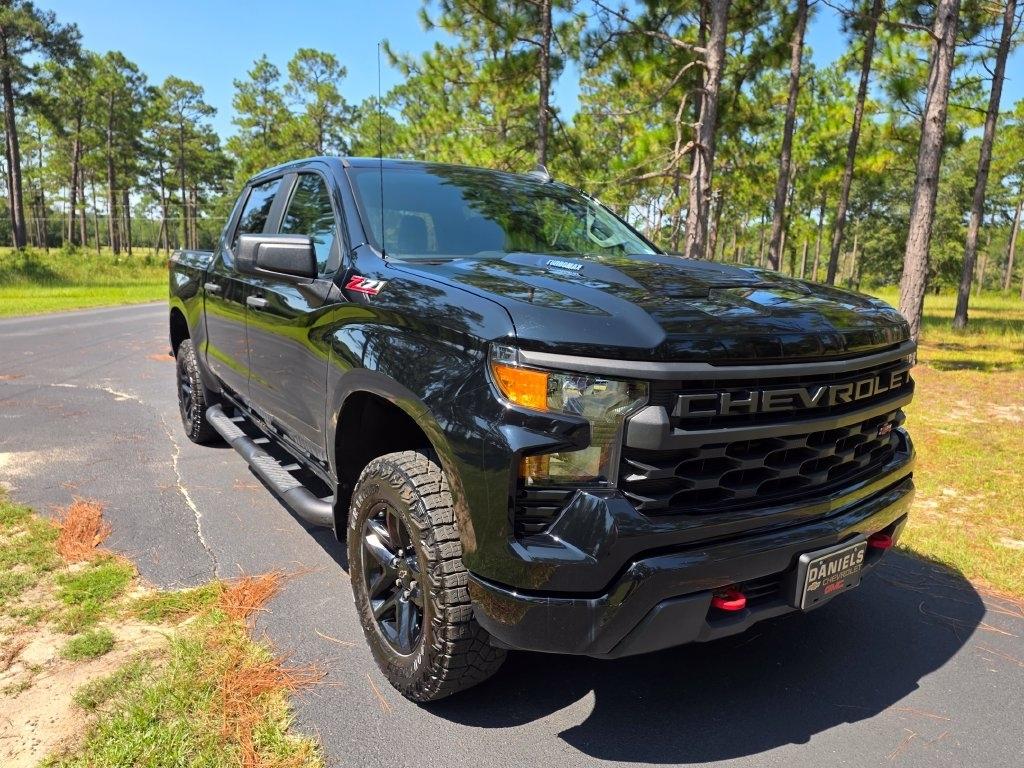 Chevrolet Silverado 1500 4WD Crew Cab 147" Custom Trail Boss 2025