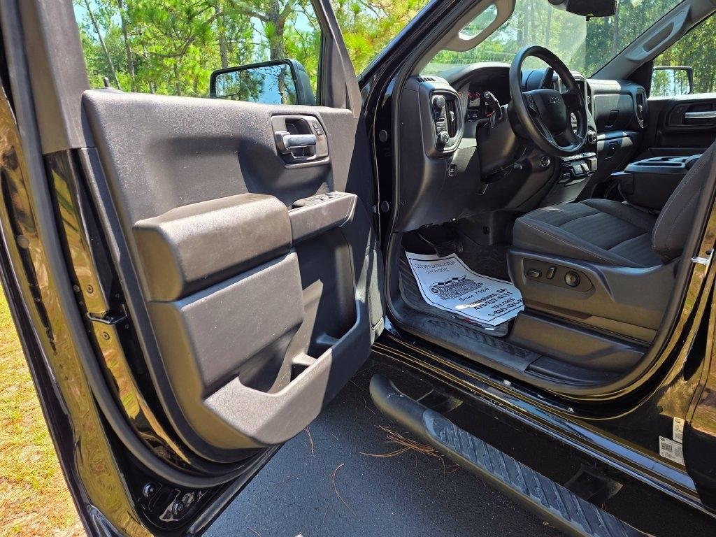 Chevrolet Silverado 1500 4WD Crew Cab 147" Custom Trail Boss 2025