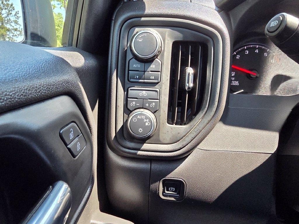 Chevrolet Silverado 1500 4WD Crew Cab 147" Custom Trail Boss 2025