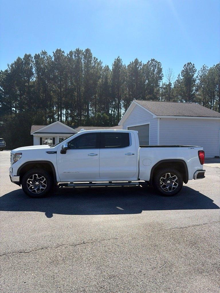 GMC Sierra 1500 4WD Crew Cab 147" SLT 2023