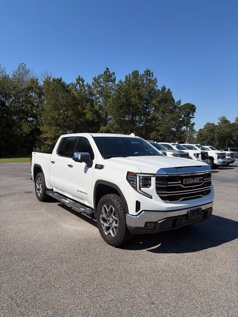 GMC Sierra 1500 4WD Crew Cab 147" SLT 2023