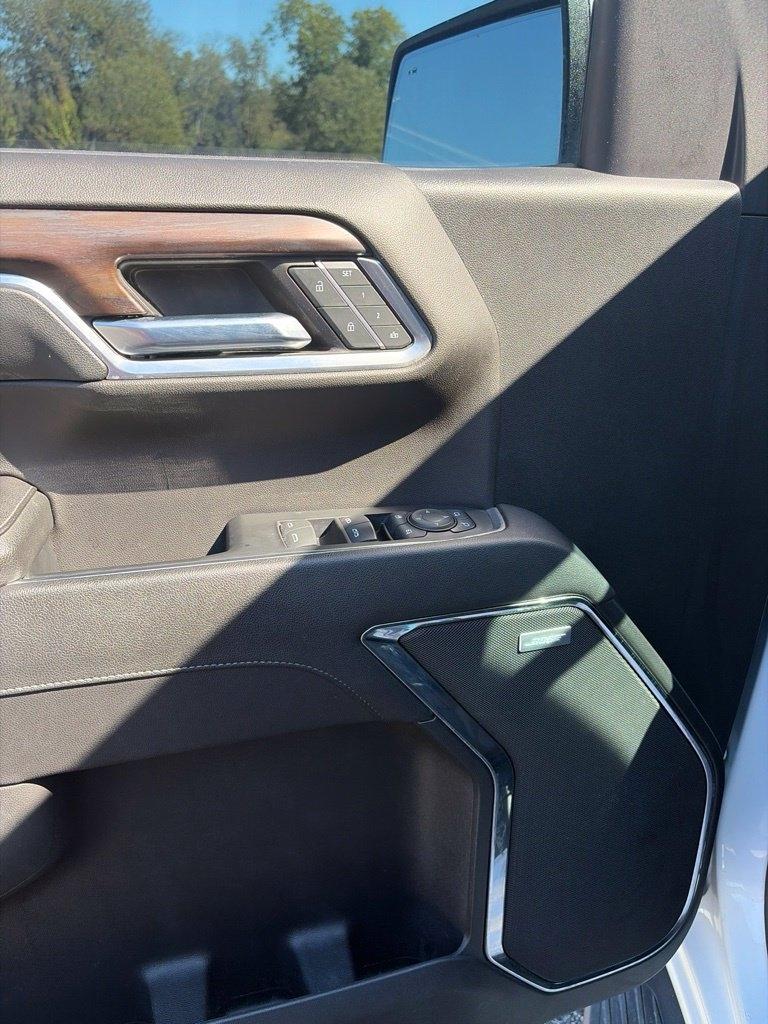 GMC Sierra 1500 4WD Crew Cab 147" SLT 2023