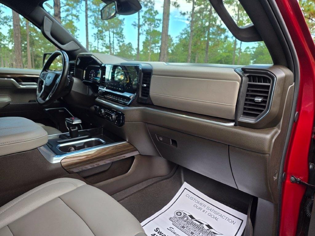 Chevrolet Silverado 1500 4WD Crew Cab 147" RST 2024