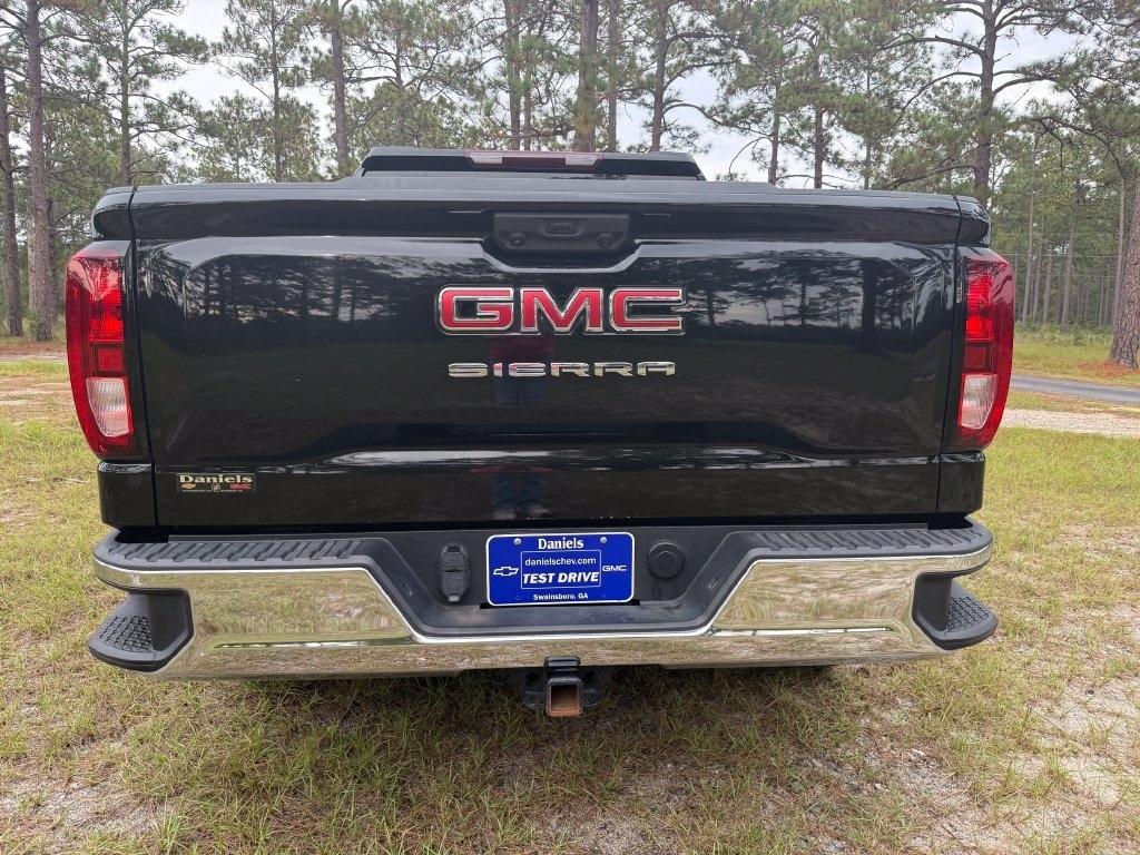GMC Sierra 1500 4WD Crew Cab 147" Pro 2024