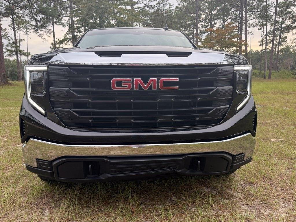 GMC Sierra 1500 4WD Crew Cab 147" Pro 2024