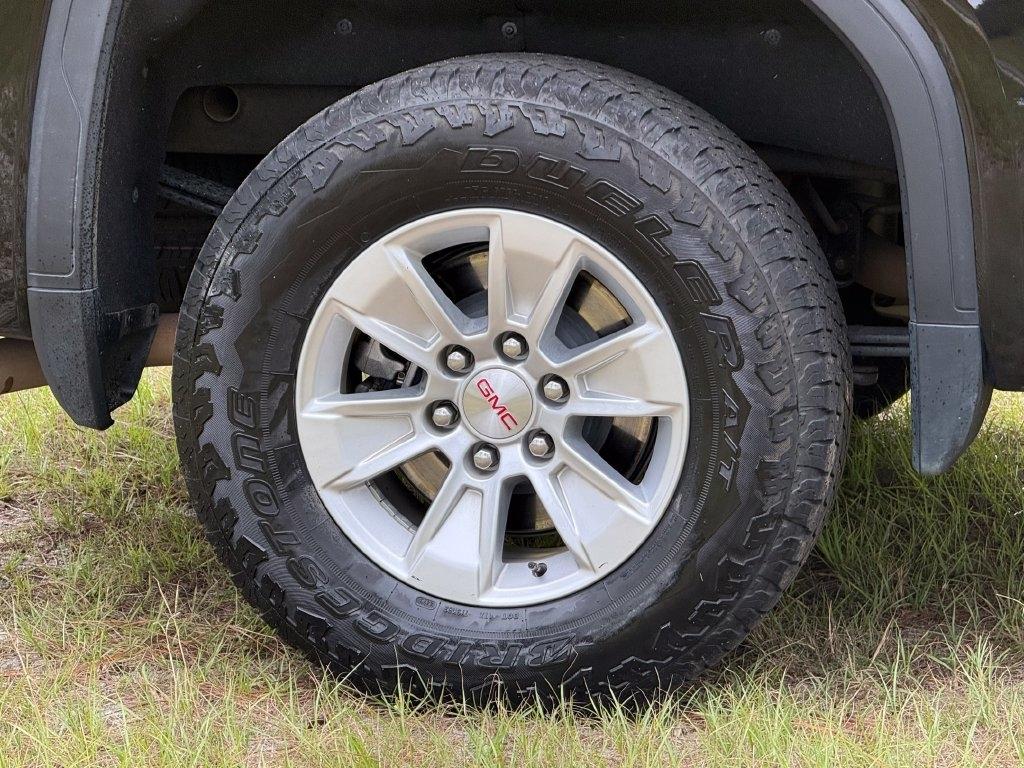 GMC Sierra 1500 4WD Crew Cab 147" Pro 2024