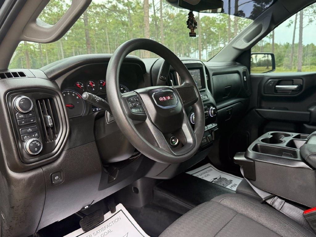 GMC Sierra 1500 4WD Crew Cab 147" Pro 2024