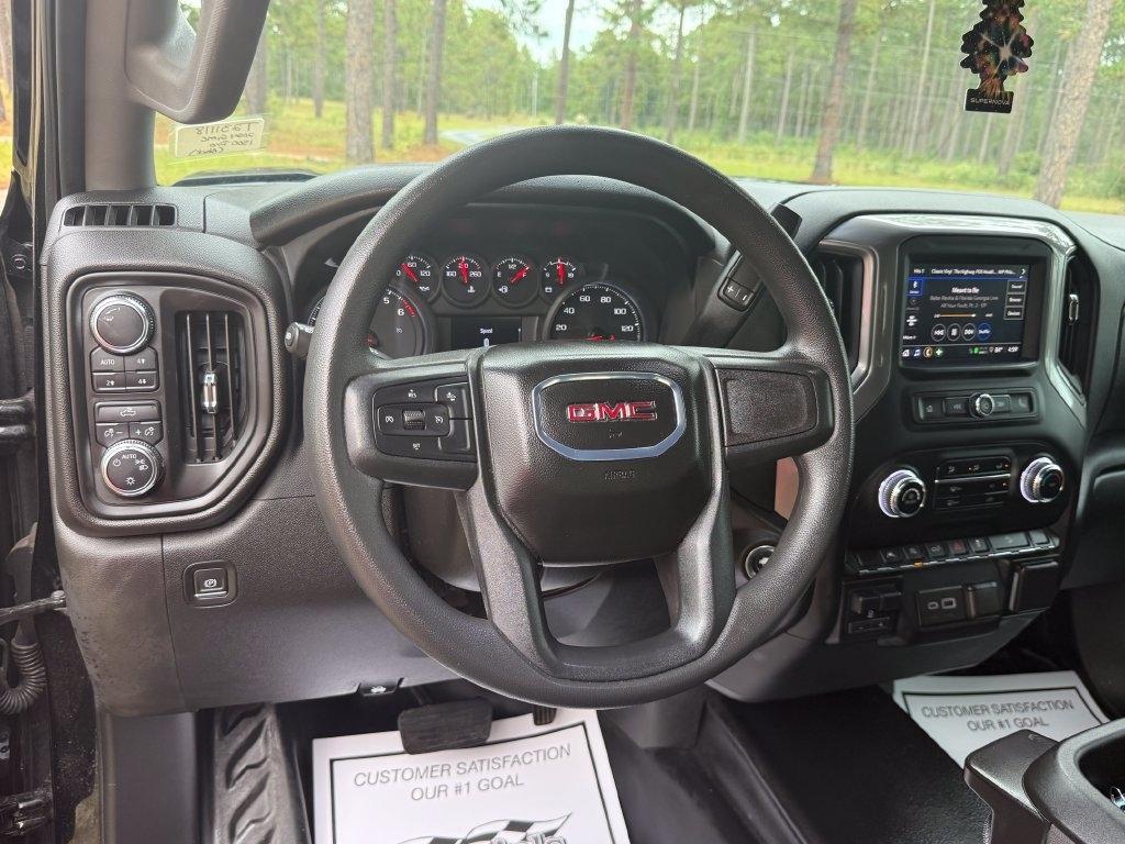 GMC Sierra 1500 4WD Crew Cab 147" Pro 2024
