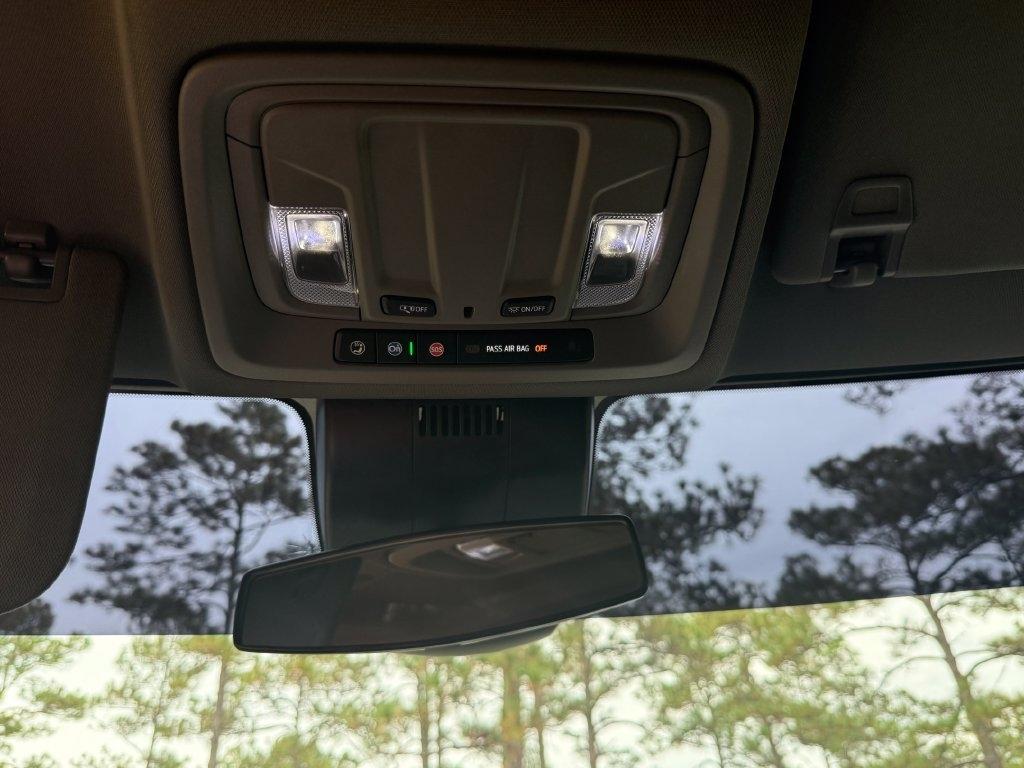GMC Sierra 1500 4WD Crew Cab 147" Pro 2024