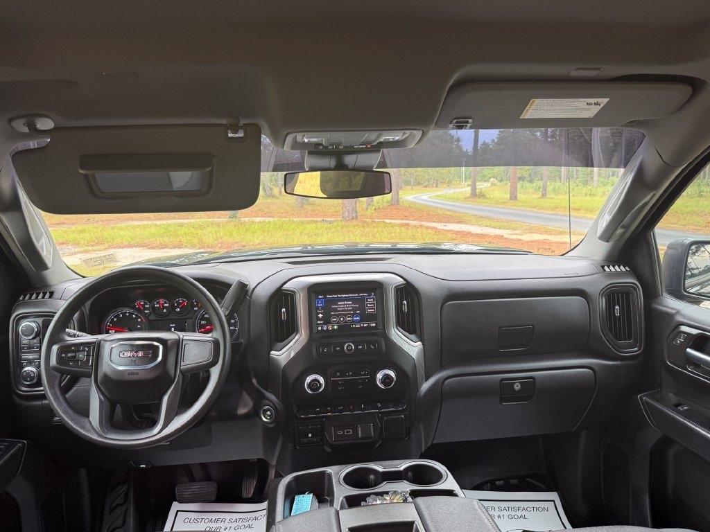 GMC Sierra 1500 4WD Crew Cab 147" Pro 2024