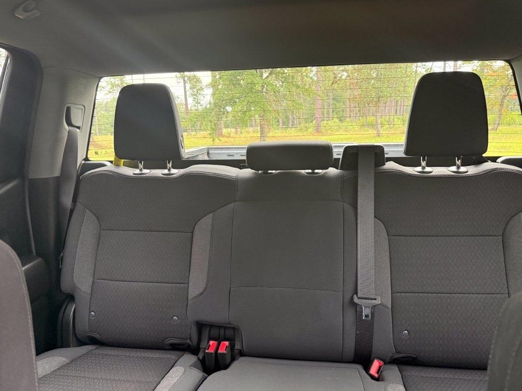 GMC Sierra 1500 4WD Crew Cab 147" Pro 2024