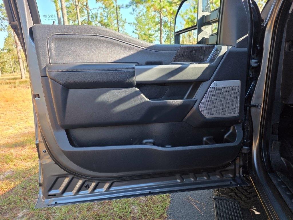Ford Super Duty F-250 SRW King Ranch 4WD Crew Cab 8' Box 2024