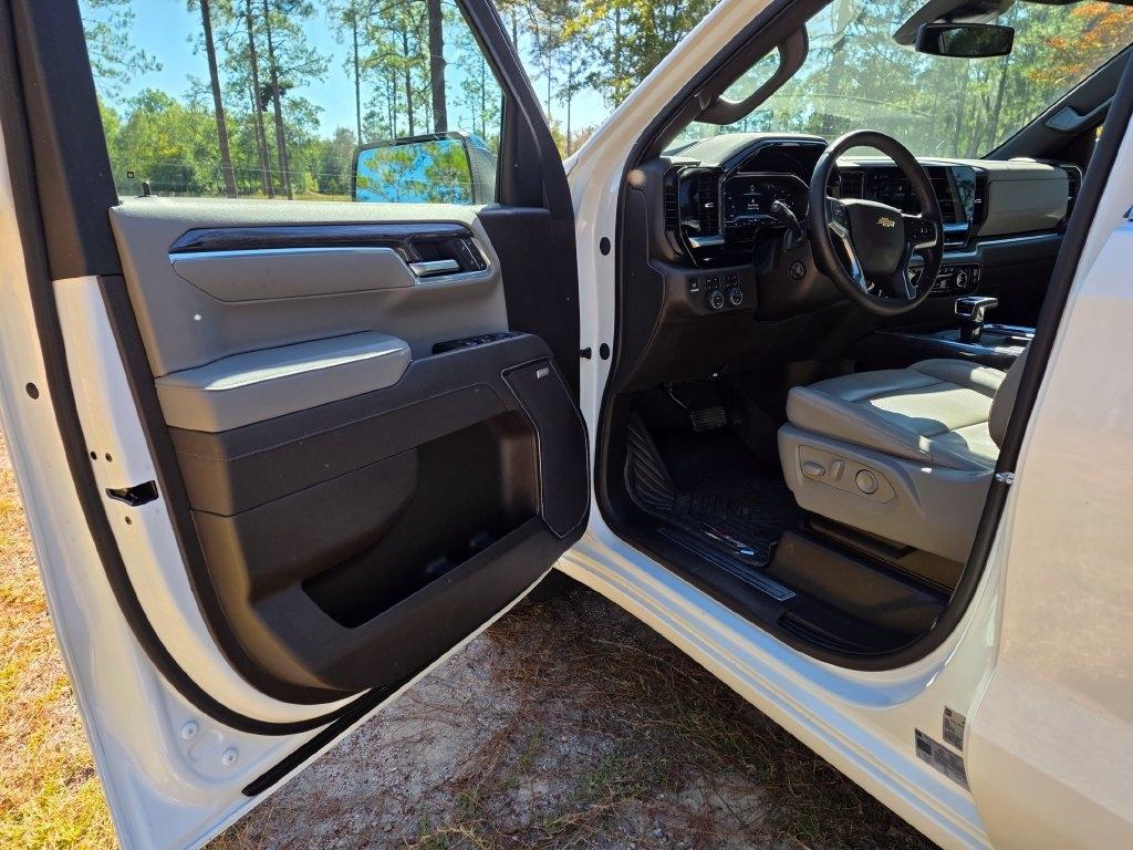 Chevrolet Silverado 1500 4WD Crew Cab 147" LTZ 2025