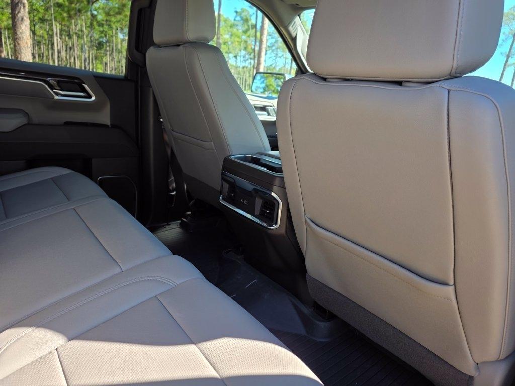 Chevrolet Silverado 1500 4WD Crew Cab 147" LTZ 2025