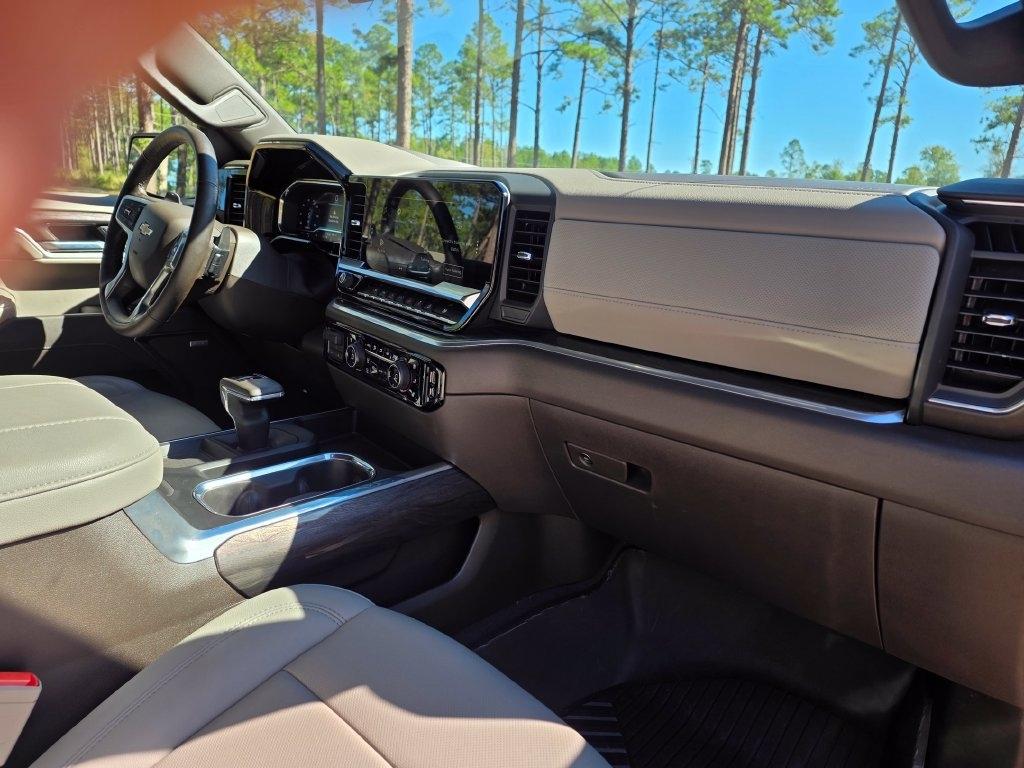 Chevrolet Silverado 1500 4WD Crew Cab 147" LTZ 2025