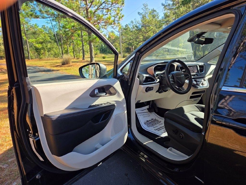 Chrysler Voyager LX FWD 2023