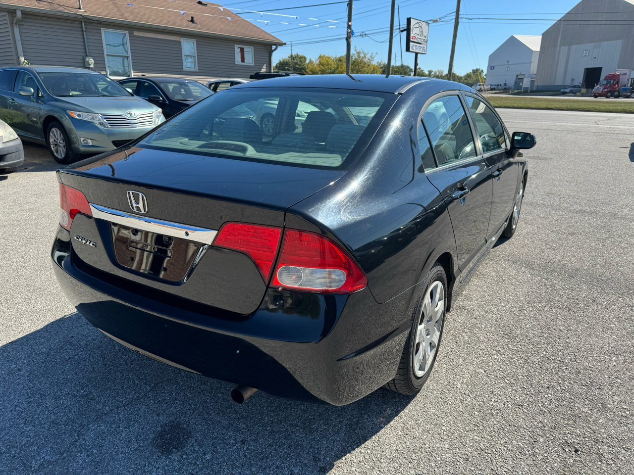 Honda Civic LX Sedan 5-Speed AT 2011 Honda Civic LX Sedan 5-Speed AT 2011