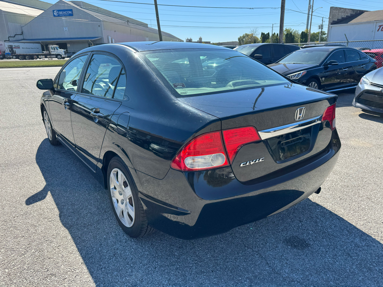 Honda Civic LX Sedan 5-Speed AT 2011 Honda Civic LX Sedan 5-Speed AT 2011