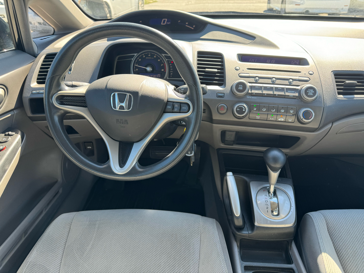 Honda Civic LX Sedan 5-Speed AT 2011 Honda Civic LX Sedan 5-Speed AT 2011