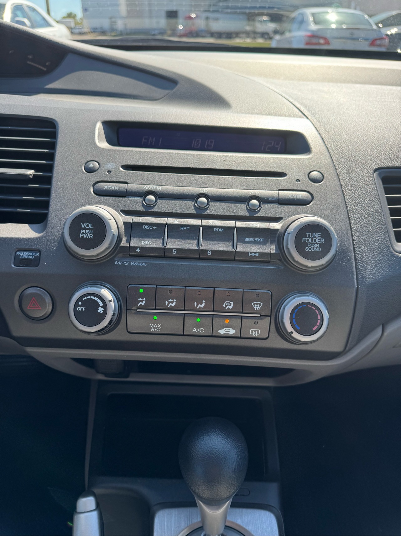 Honda Civic LX Sedan 5-Speed AT 2011 Honda Civic LX Sedan 5-Speed AT 2011