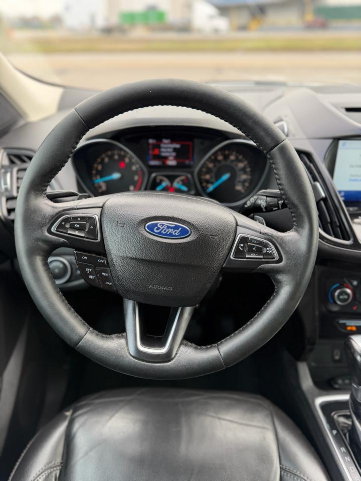 Ford Escape Titanium 4WD 2017