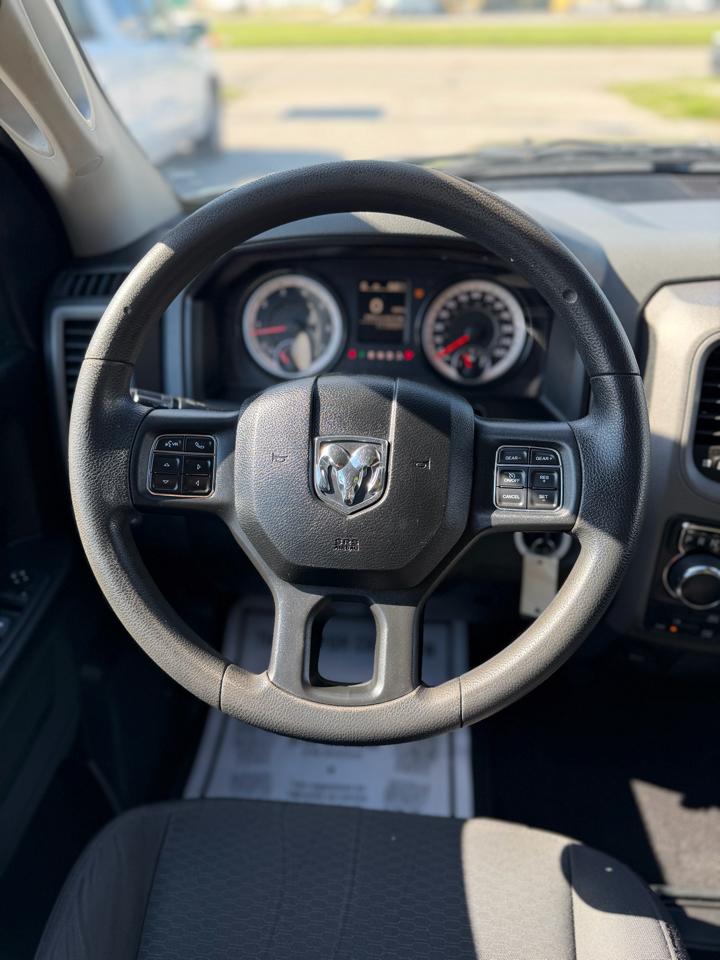 RAM 1500 Tradesman Crew Cab SWB 4WD 2018