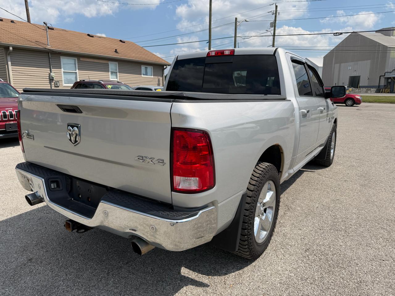 RAM 1500 SLT Crew Cab SWB 4WD 2016