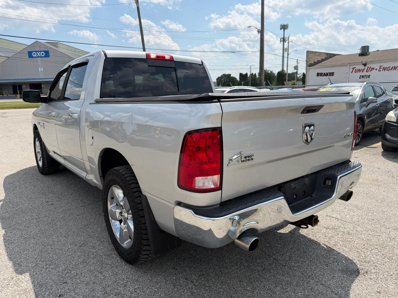 RAM 1500 SLT Crew Cab SWB 4WD 2016