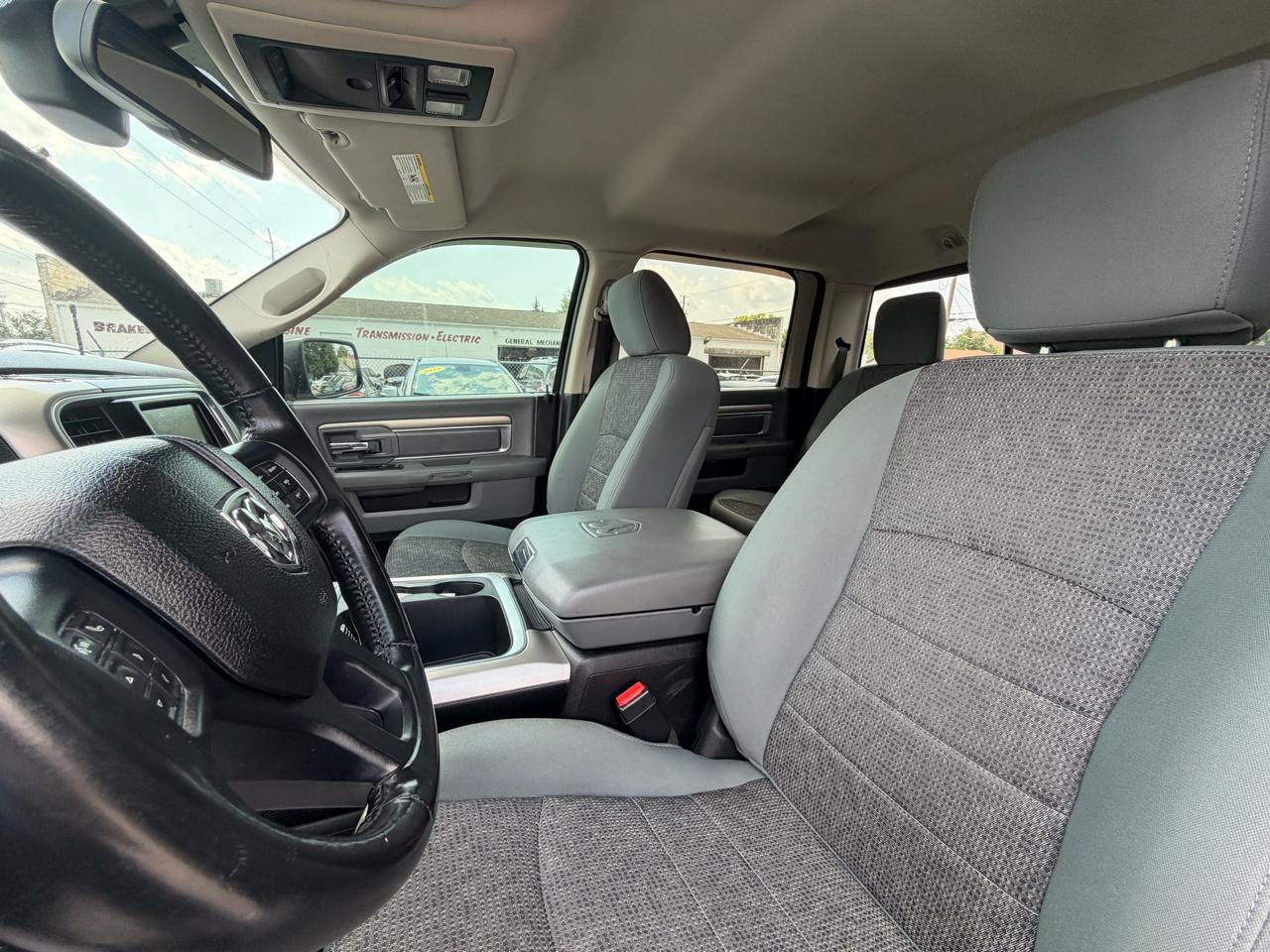 RAM 1500 SLT Crew Cab SWB 4WD 2016