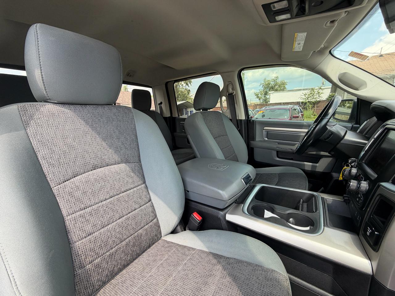 RAM 1500 SLT Crew Cab SWB 4WD 2016