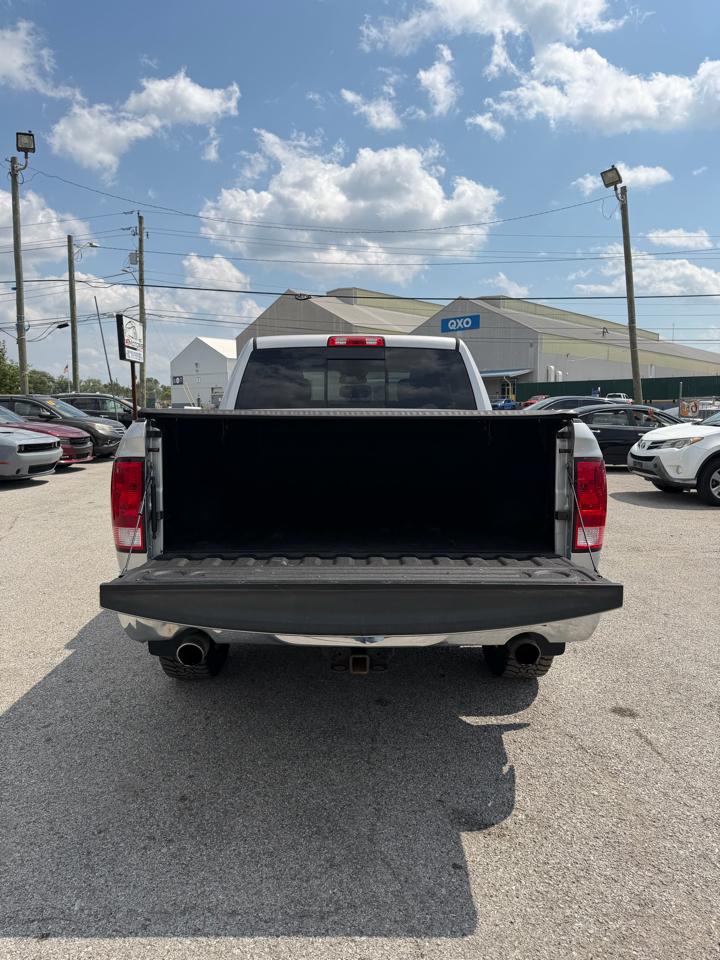 RAM 1500 SLT Crew Cab SWB 4WD 2016