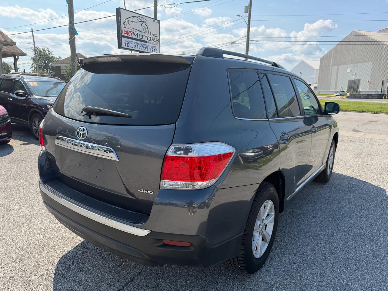 Toyota Highlander Base 4WD 2013
