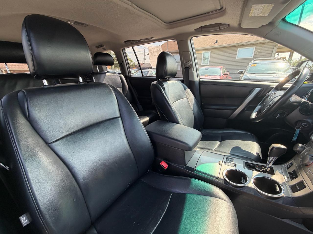 Toyota Highlander Base 4WD 2013