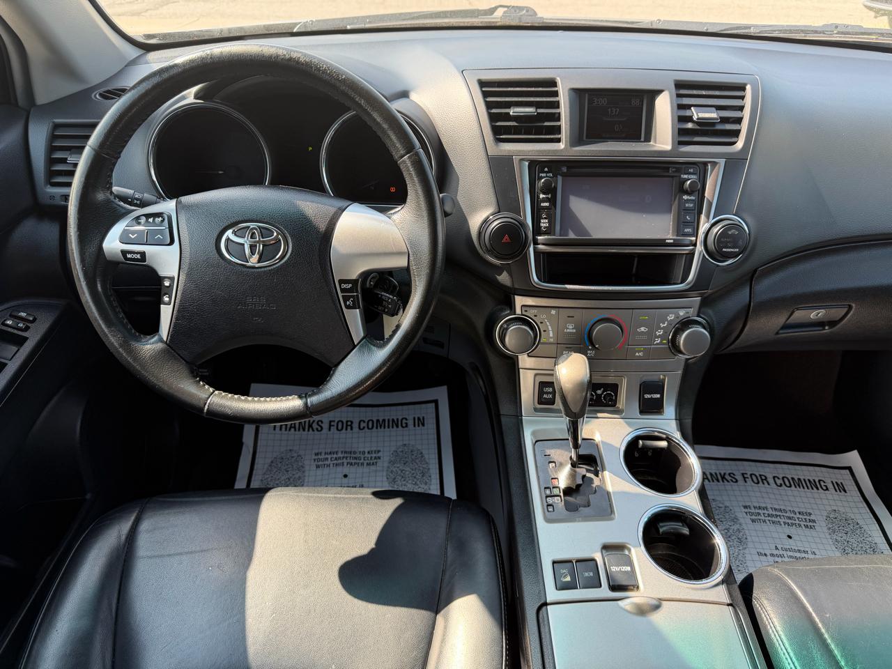 Toyota Highlander Base 4WD 2013