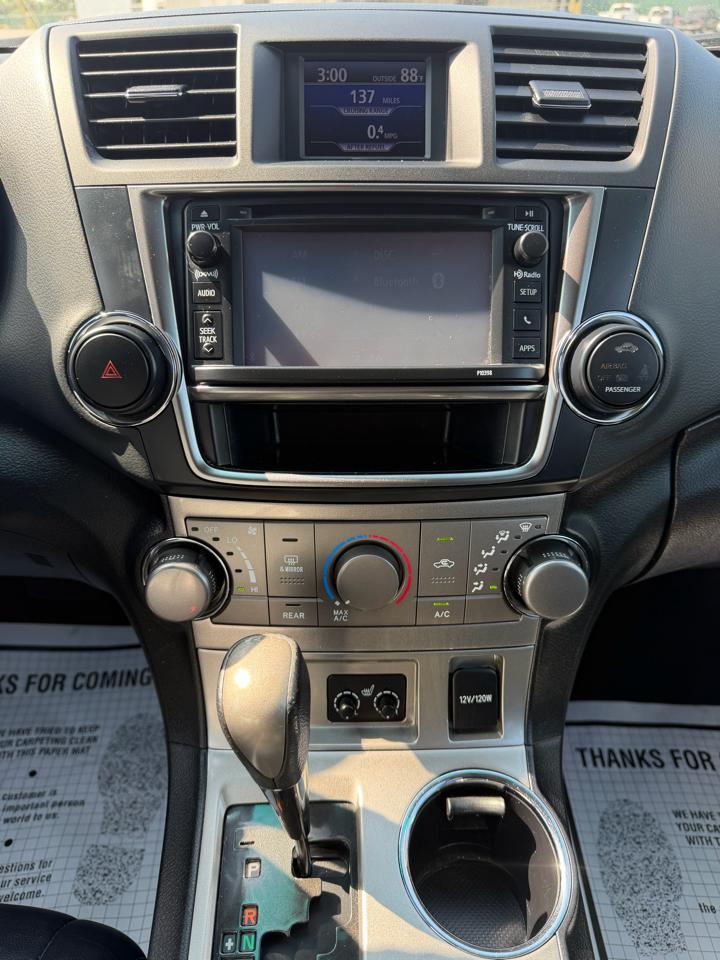 Toyota Highlander Base 4WD 2013