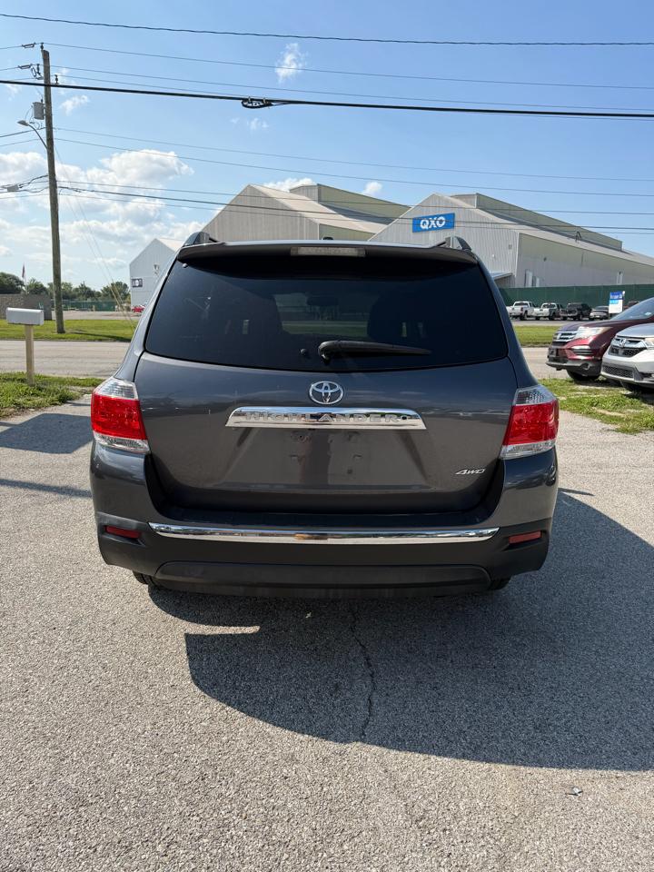 Toyota Highlander Base 4WD 2013